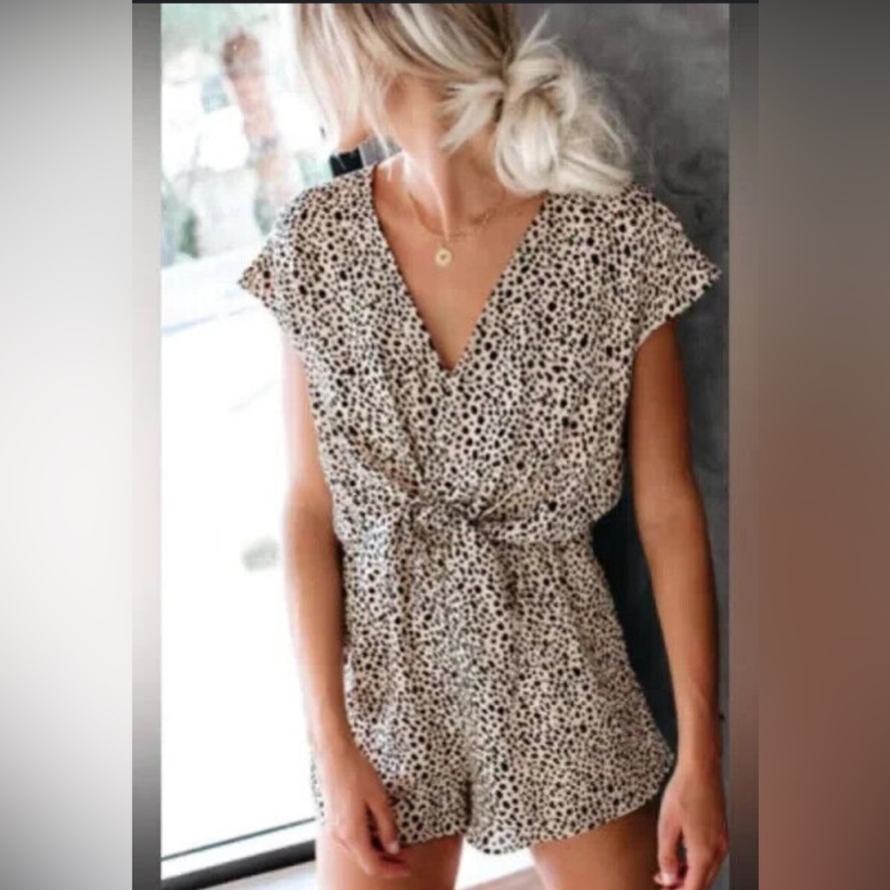 She + Sky Size medium Cheetah Print Romper Front Tie Detail Open Back Cap Sleeve